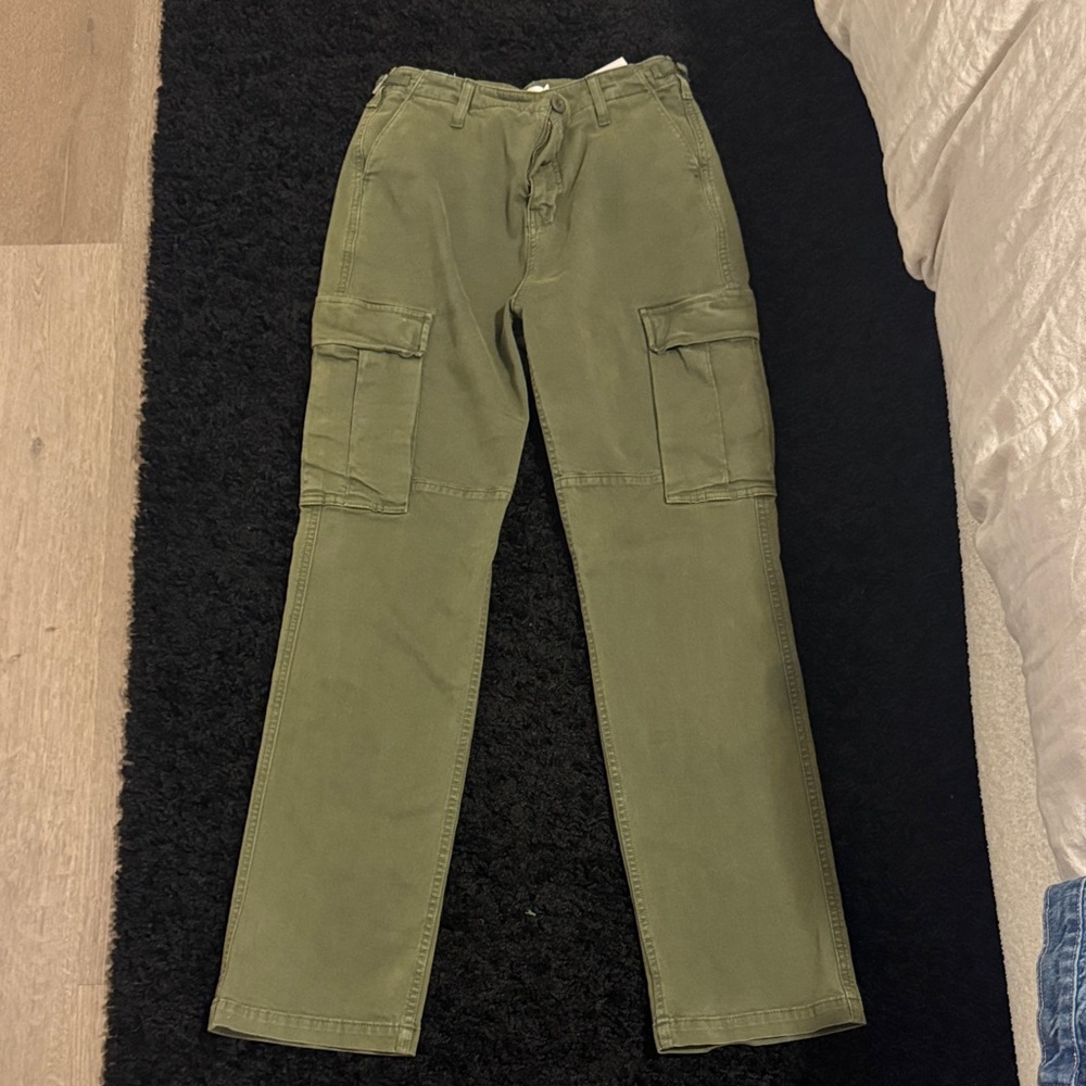 Good American Khaki Cargo Pants